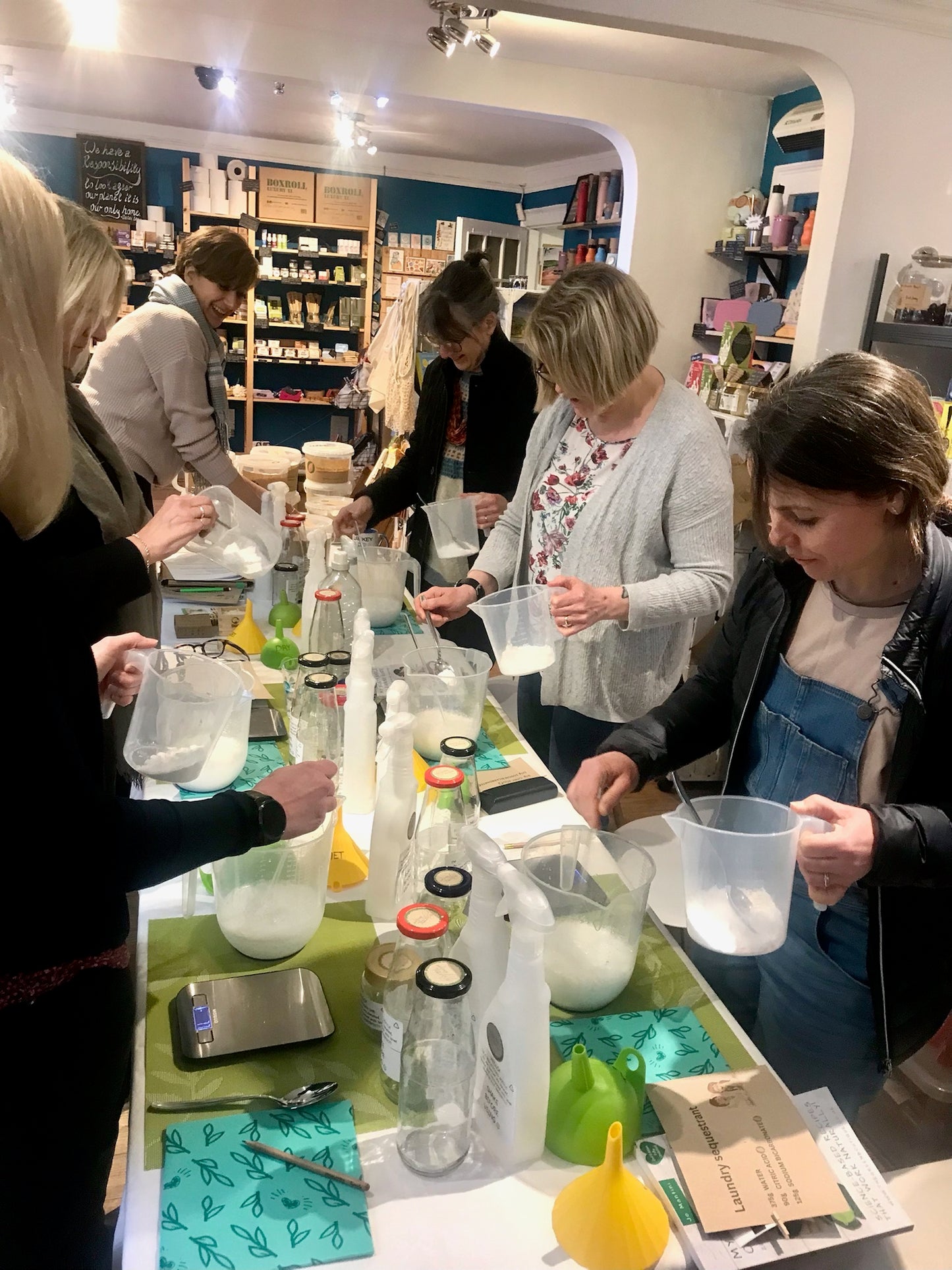 MAKE YOUR OWN NATURAL, ZERO-WASTE CLEANING PRODUCTS: HOVE WORKSHOP